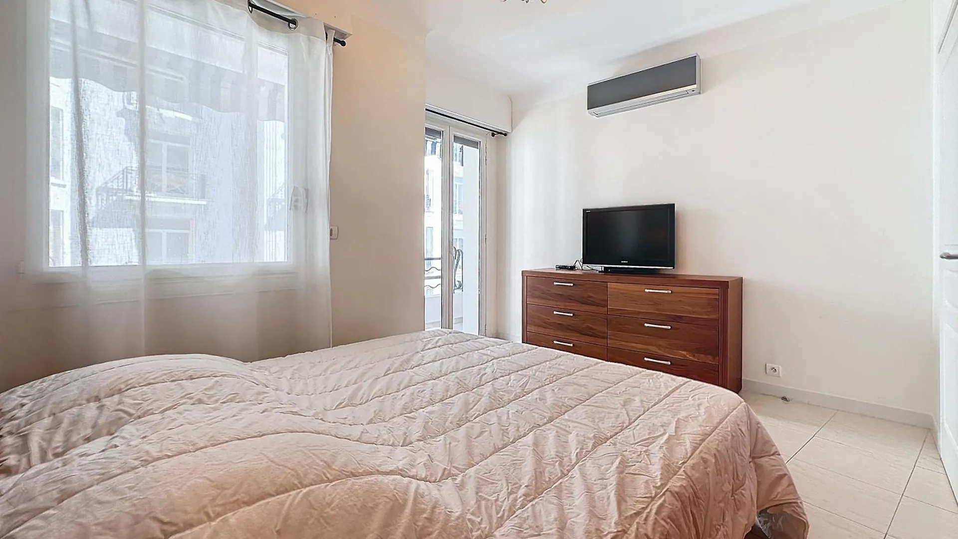 Luxury 1 Bedroom Croisette Martinez Direct Sea View 241 Cannes
