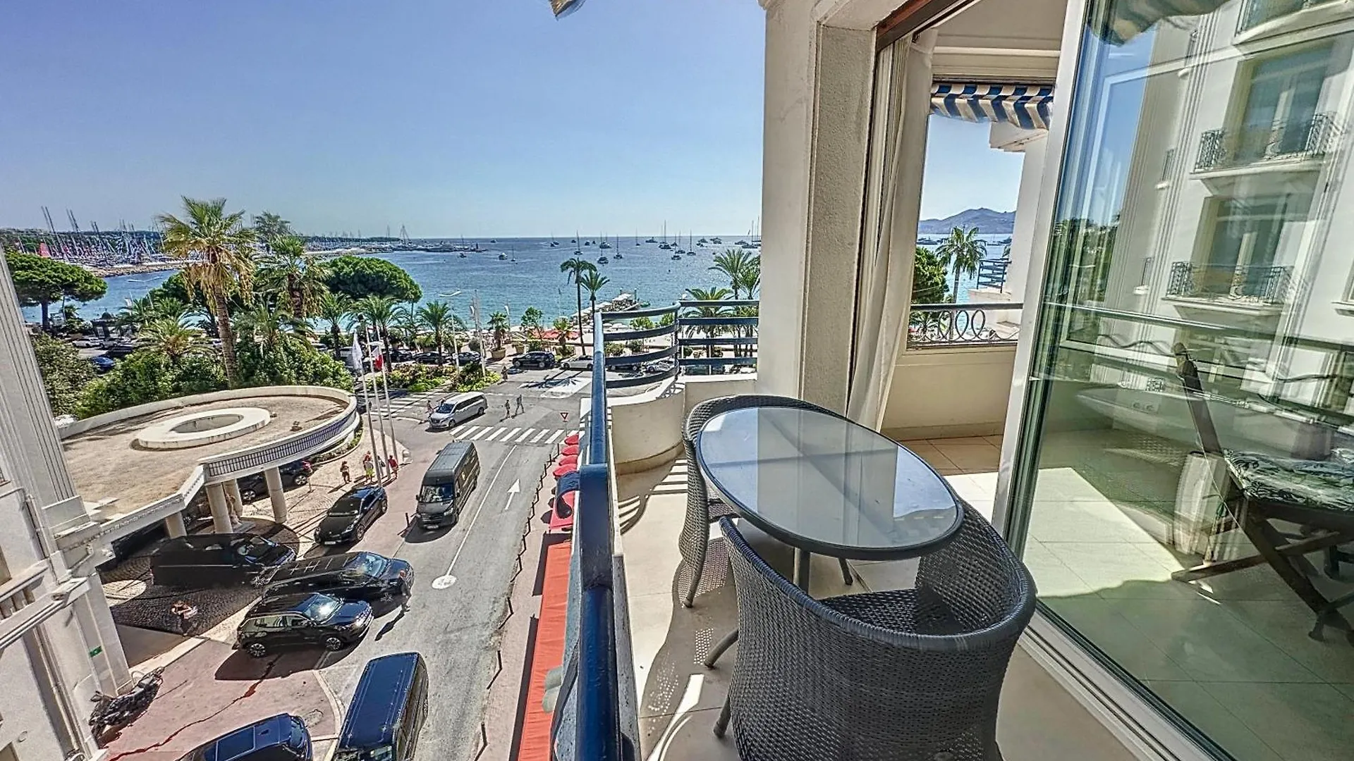 Luxury 1 Bedroom Croisette Martinez Direct Sea View 241 location